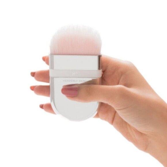 IT COSMETICS NIB HEAVENLY SKIN WONDER BRUSH. - Picture 3 of 4